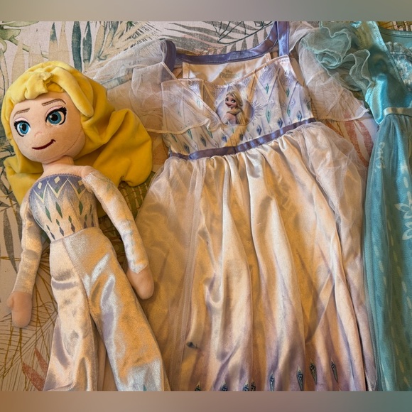 Disney Frozen Nightgowns and stuffy dolls Bundle - Picture 3 of 13